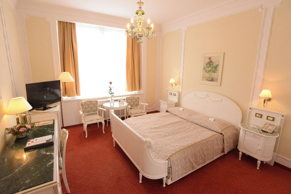 Ambassador Zlatá husa — Hotel rooms in Prague, Prague
