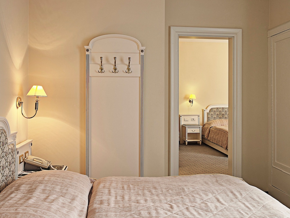 Ambassador Zlatá husa — Hotel rooms in Prague, Prague