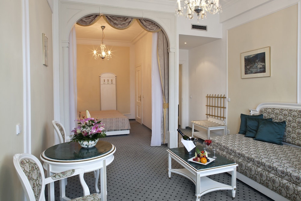 Ambassador Zlatá husa — Hotel rooms in Prague, Prague