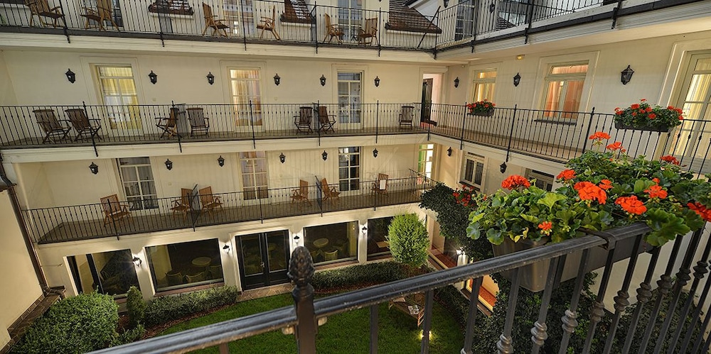 Hotel Angelis — Hotel building in Prague, Prague