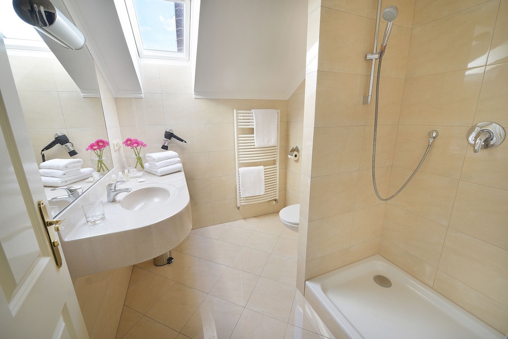 Hotel Angelis — Hotel rooms in Prague, Prague