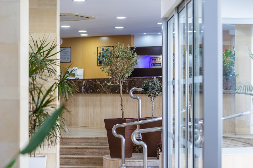 Tetyk Hotel — Hotel building in Protaras, Famagusta Region