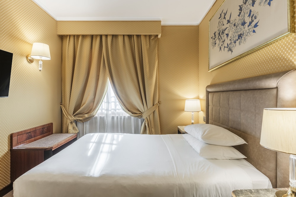 DORIA GRAND HOTEL ROOFTOP — Hotel rooms in Milan, Lombardy