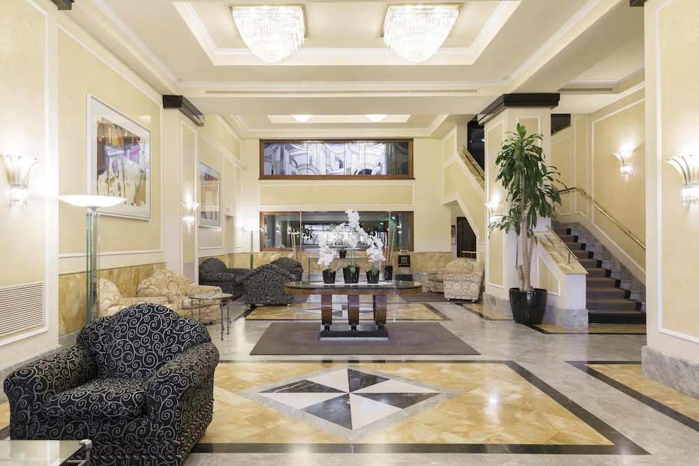 DORIA GRAND HOTEL ROOFTOP — Hotel building in Milan, Lombardy