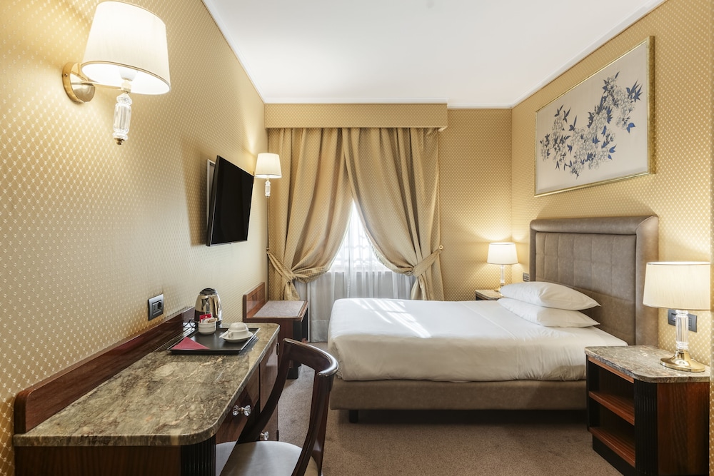 DORIA GRAND HOTEL ROOFTOP — Hotel rooms in Milan, Lombardy