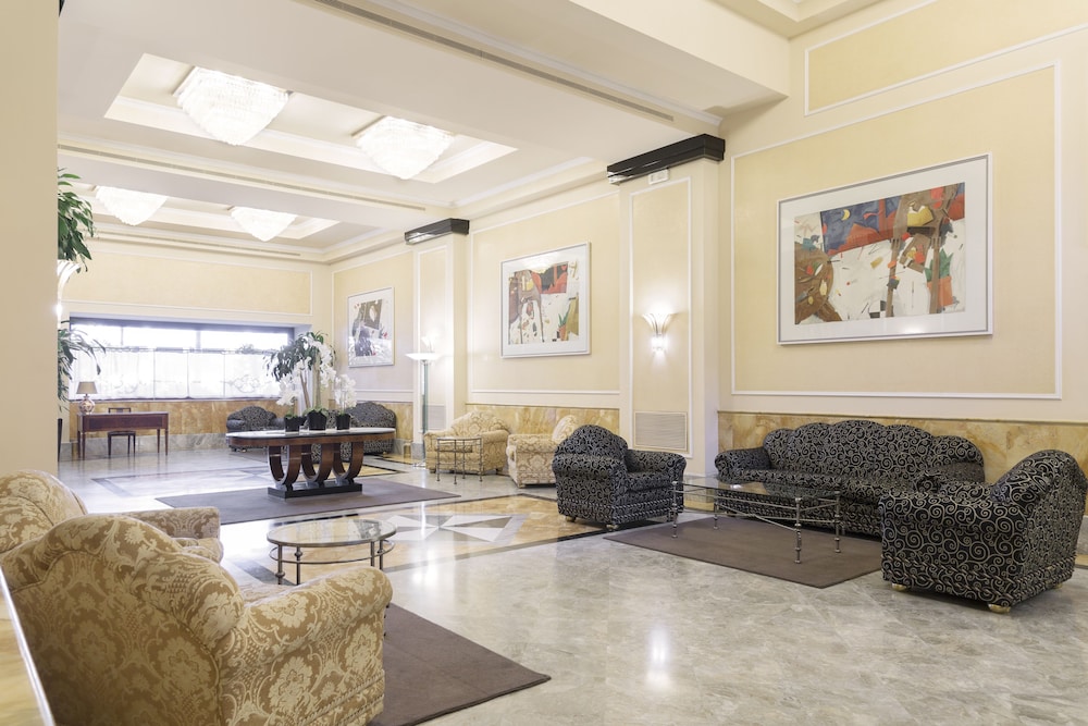 DORIA GRAND HOTEL ROOFTOP — Hotel building in Milan, Lombardy