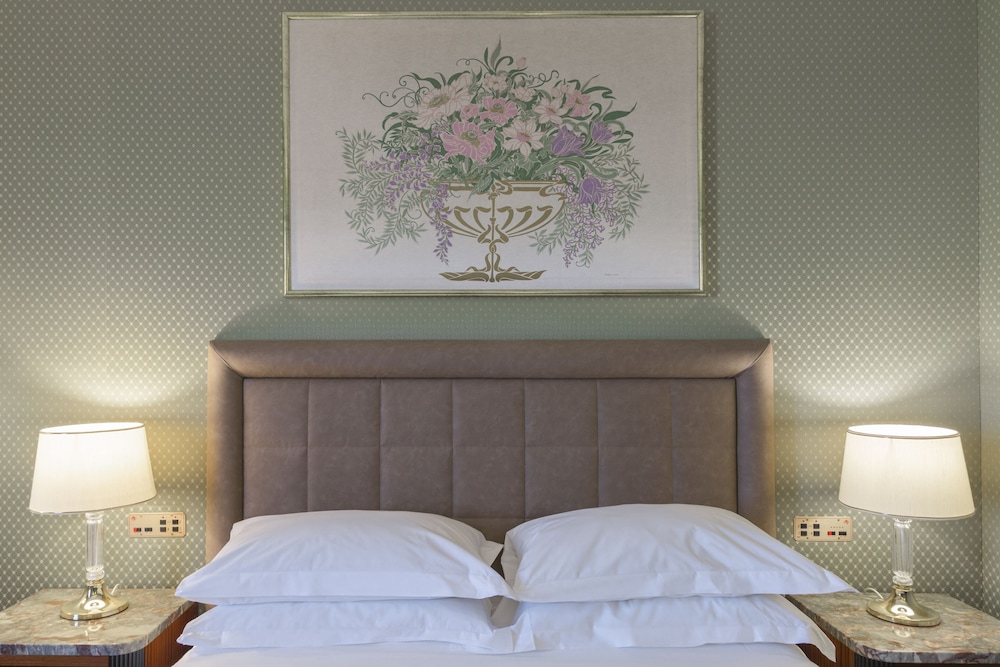 DORIA GRAND HOTEL ROOFTOP — Hotel rooms in Milan, Lombardy