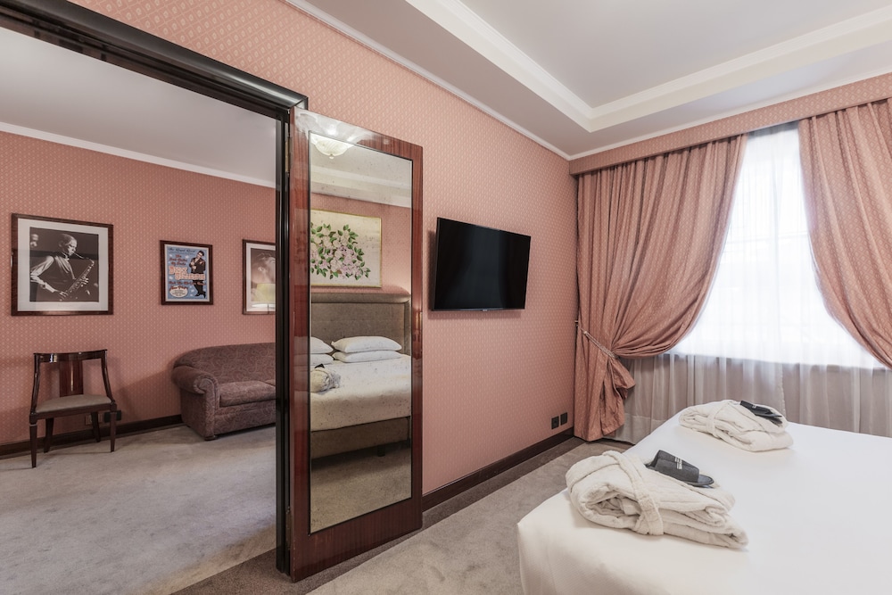 DORIA GRAND HOTEL ROOFTOP — Hotel rooms in Milan, Lombardy