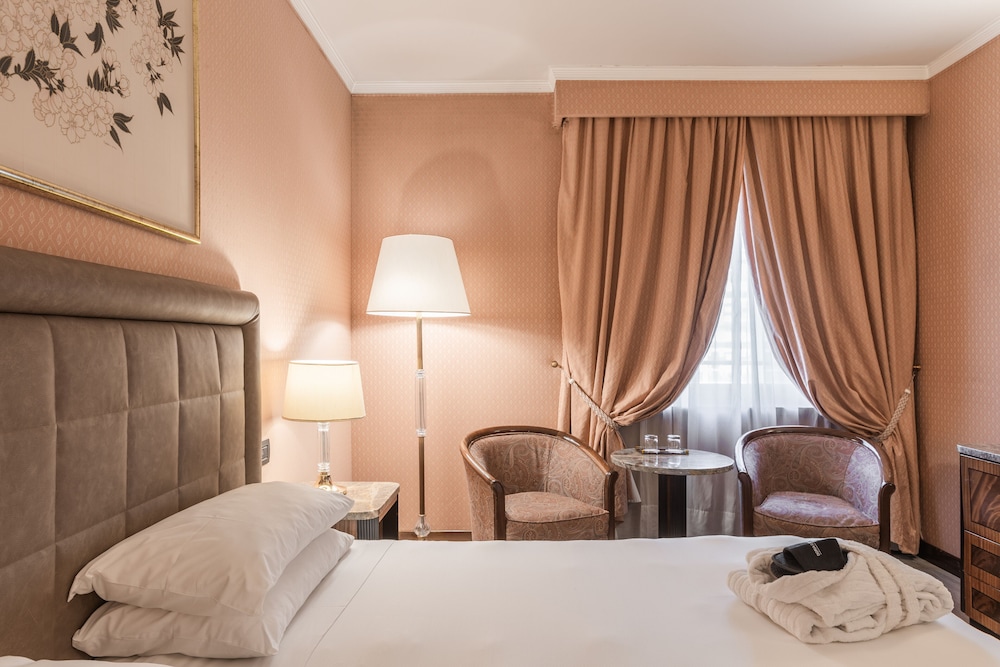 DORIA GRAND HOTEL ROOFTOP — Hotel rooms in Milan, Lombardy