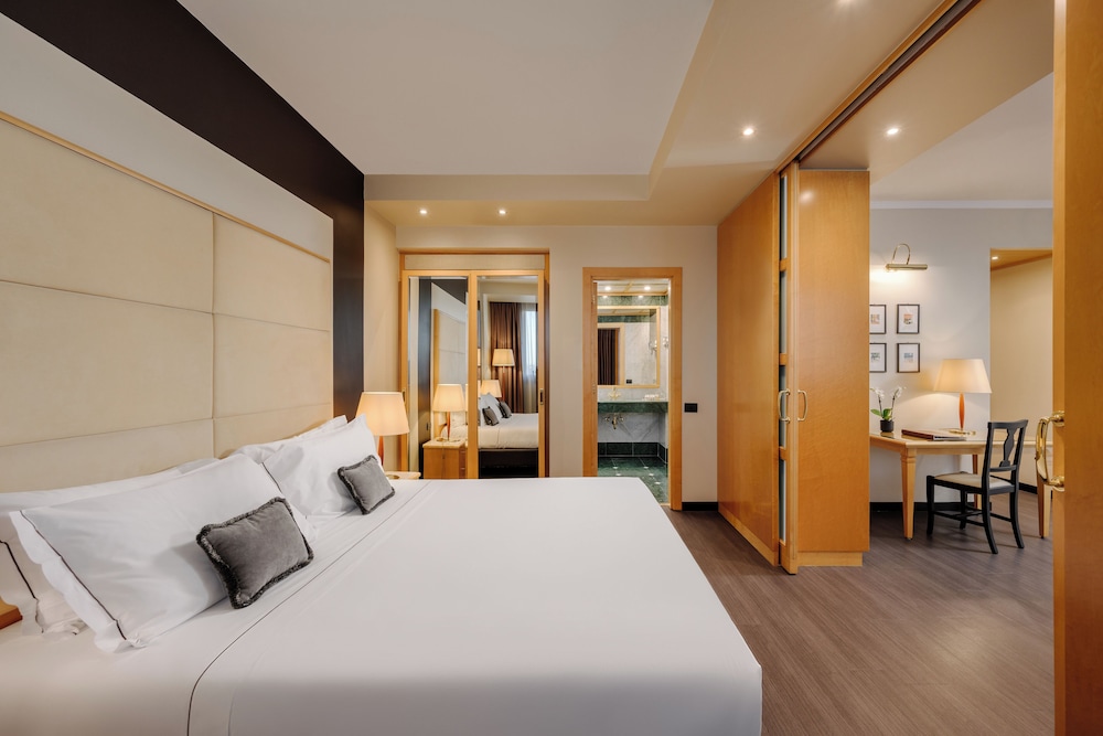 City Life Hotel Poliziano - by R Collection Hotels — Hotel rooms in Milan, Lombardy