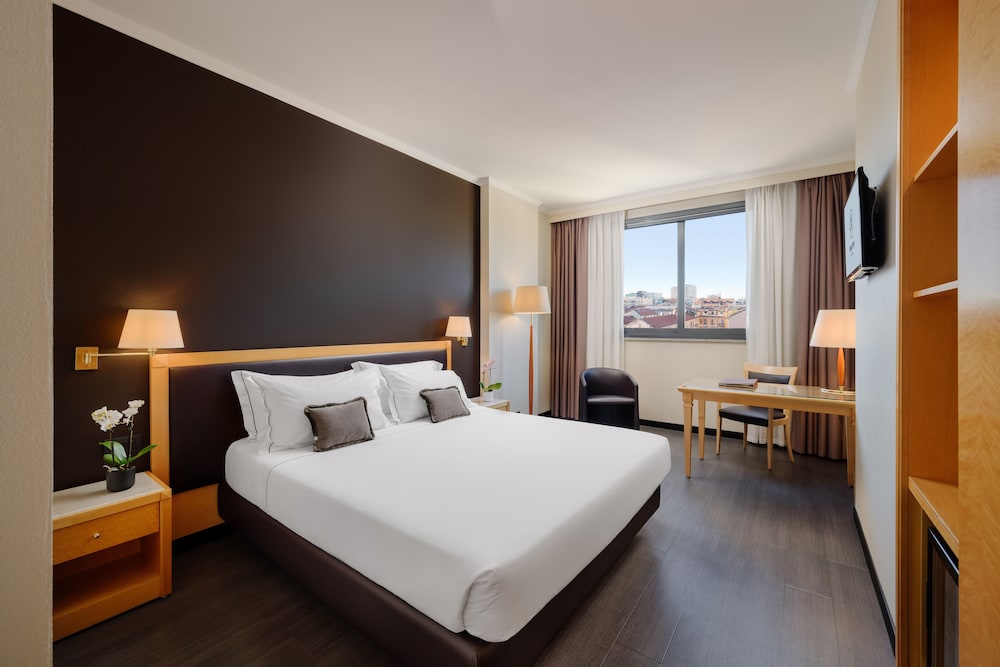 City Life Hotel Poliziano - by R Collection Hotels — Hotel rooms in Milan, Lombardy