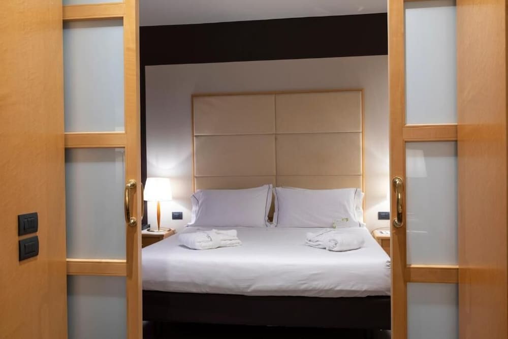 City Life Hotel Poliziano - by R Collection Hotels — Hotel rooms in Milan, Lombardy
