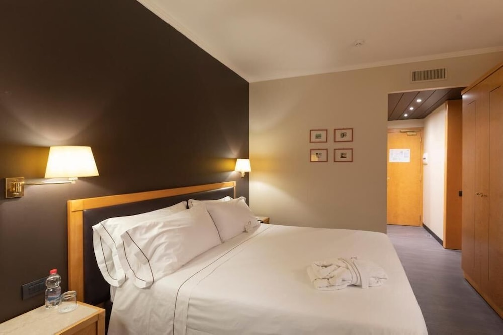 City Life Hotel Poliziano - by R Collection Hotels — Hotel rooms in Milan, Lombardy
