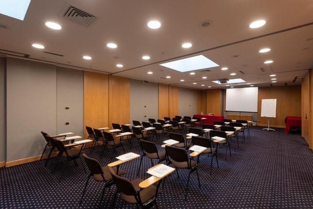 City Life Hotel Poliziano - by R Collection Hotels — Hotel building in Milan, Lombardy