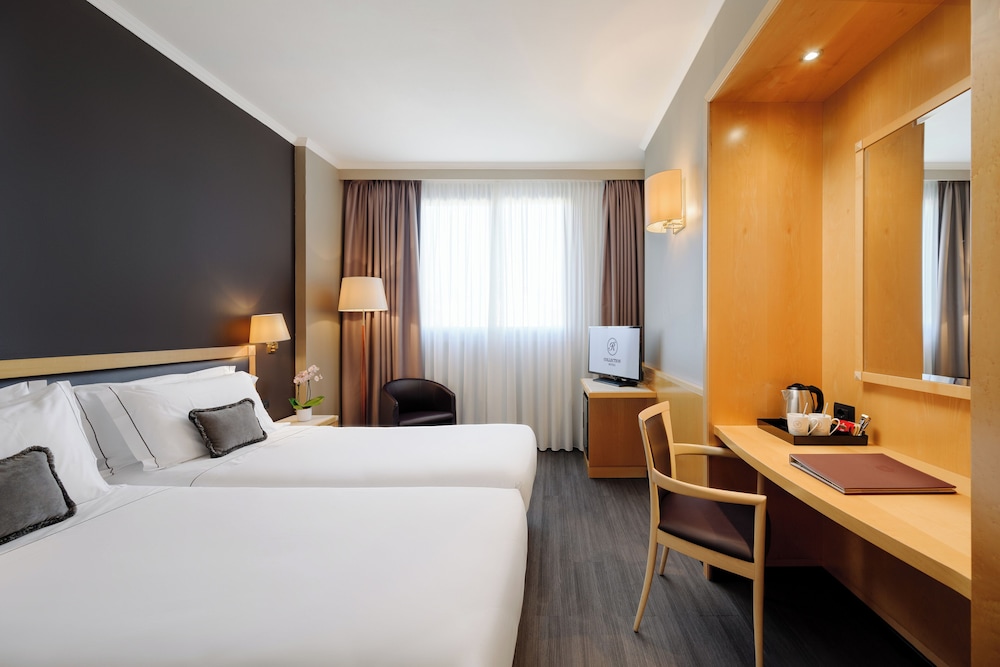 City Life Hotel Poliziano - by R Collection Hotels — Hotel rooms in Milan, Lombardy