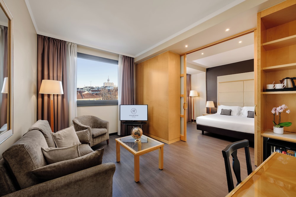 City Life Hotel Poliziano - by R Collection Hotels — Hotel rooms in Milan, Lombardy