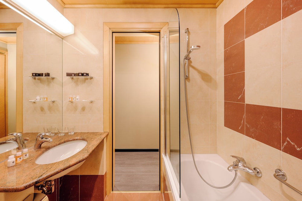 City Life Hotel Poliziano - by R Collection Hotels — Hotel rooms in Milan, Lombardy