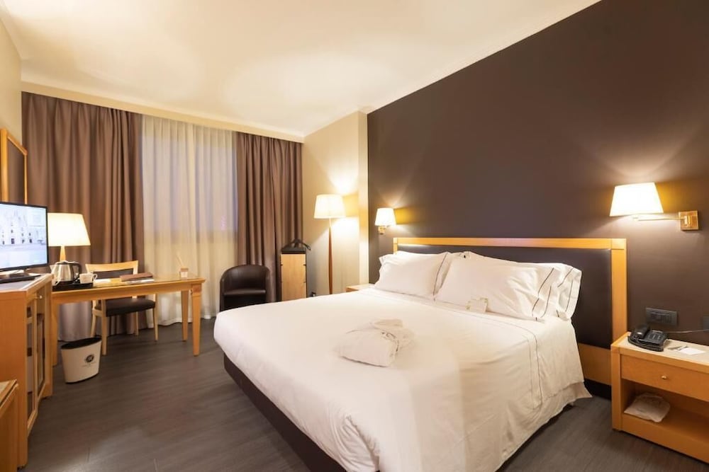 City Life Hotel Poliziano - by R Collection Hotels — Hotel rooms in Milan, Lombardy