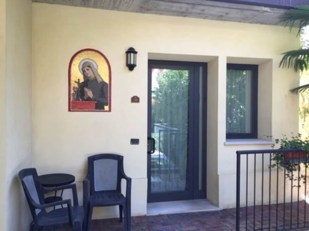 Admiral Hotel Villa Erme — Hotel building in Desenzano del Garda, Lombardy