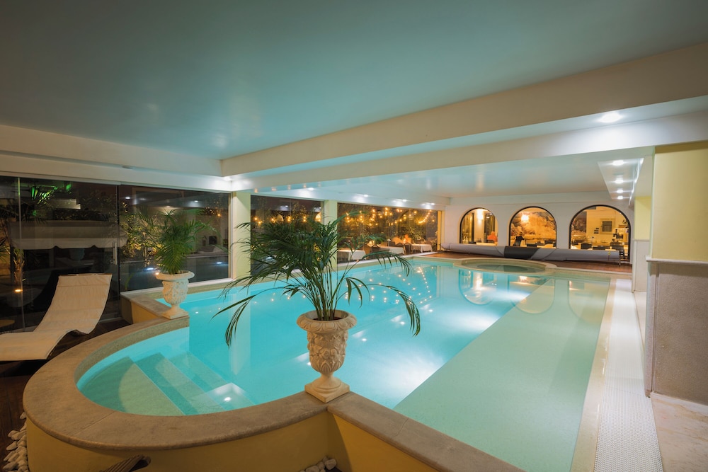 Admiral Hotel Villa Erme — Swimming pool in Desenzano del Garda, Lombardy