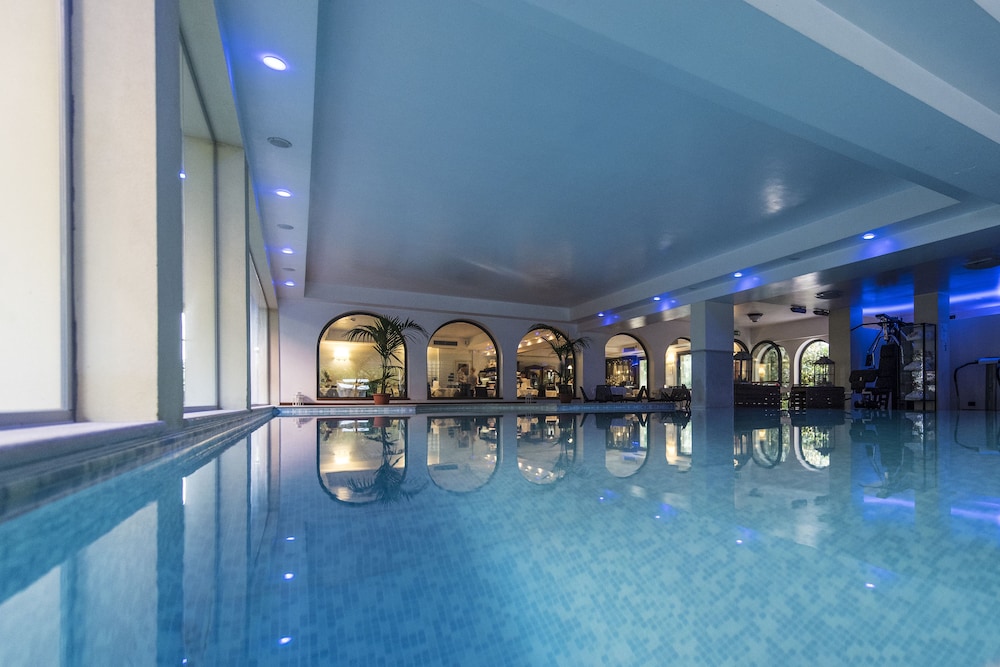 Admiral Hotel Villa Erme — Swimming pool in Desenzano del Garda, Lombardy