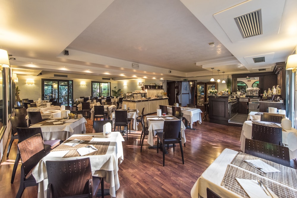 Admiral Hotel Villa Erme — Restaurant & bars in Desenzano del Garda, Lombardy