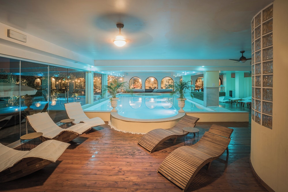 Admiral Hotel Villa Erme — Swimming pool in Desenzano del Garda, Lombardy