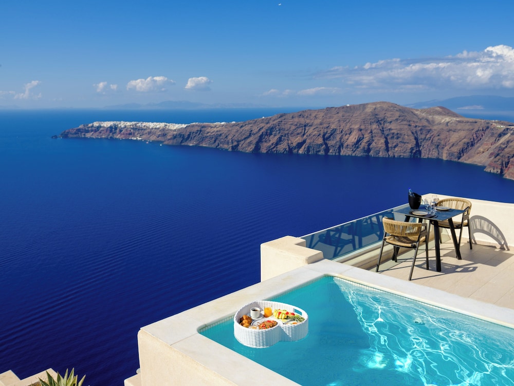 Andromeda Villas — Swimming pool in Imerovigli, South Aegean