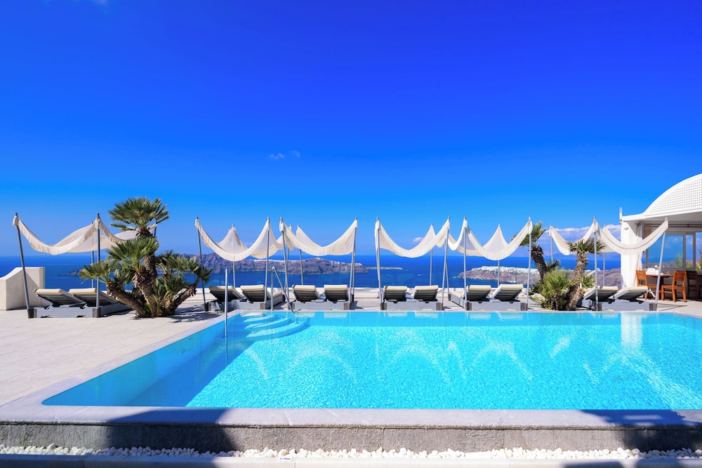 Andromeda Villas — Swimming pool in Imerovigli, South Aegean