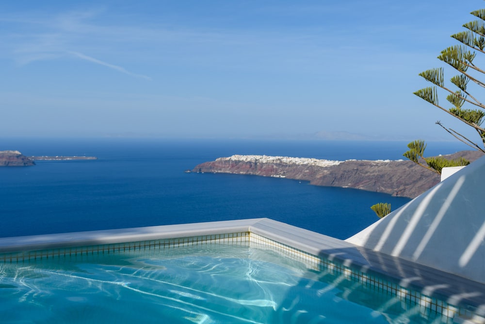 Andromeda Villas — Swimming pool in Imerovigli, South Aegean