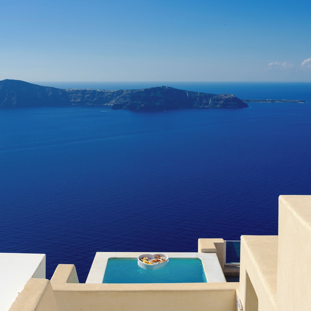 Andromeda Villas — Swimming pool in Imerovigli, South Aegean