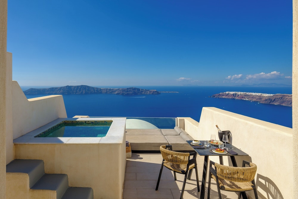 Andromeda Villas — Hotel rooms in Imerovigli, South Aegean