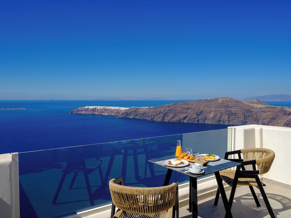 Andromeda Villas — Restaurant & bars in Imerovigli, South Aegean