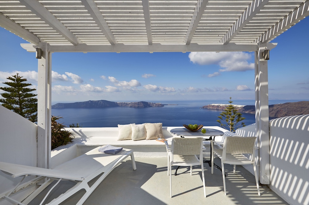 Andromeda Villas — Hotel rooms in Imerovigli, South Aegean