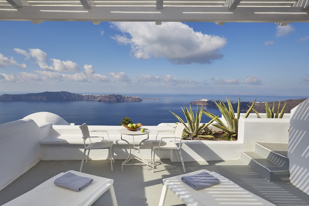 Andromeda Villas — Hotel building in Imerovigli, South Aegean