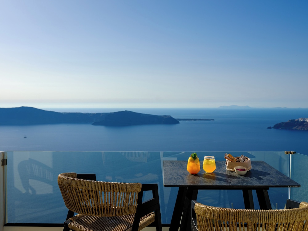 Andromeda Villas — Restaurant & bars in Imerovigli, South Aegean