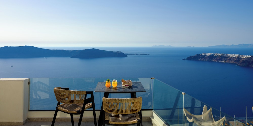 Andromeda Villas — Restaurant & bars in Imerovigli, South Aegean