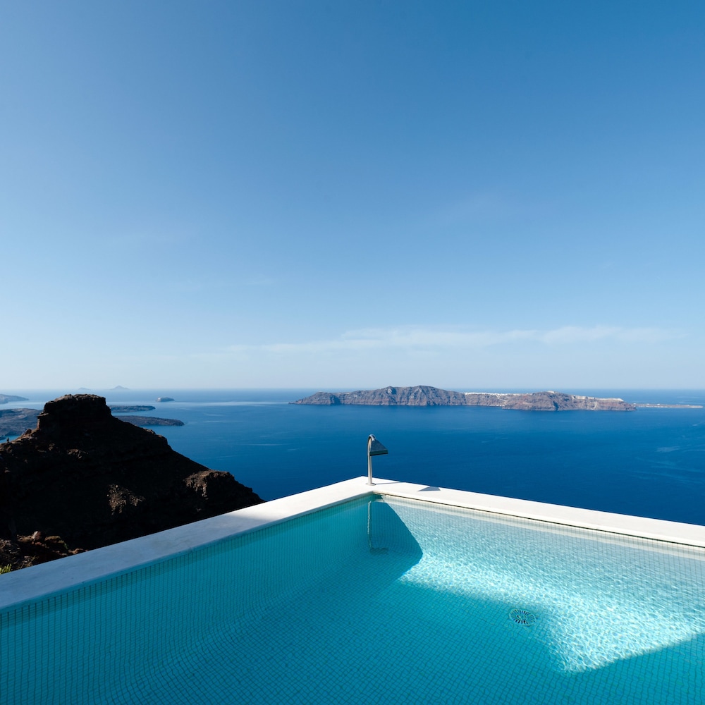 Andromeda Villas — Swimming pool in Imerovigli, South Aegean