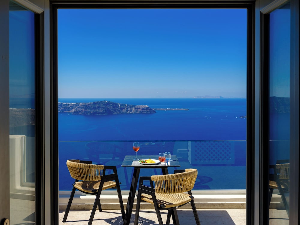 Andromeda Villas — Hotel rooms in Imerovigli, South Aegean