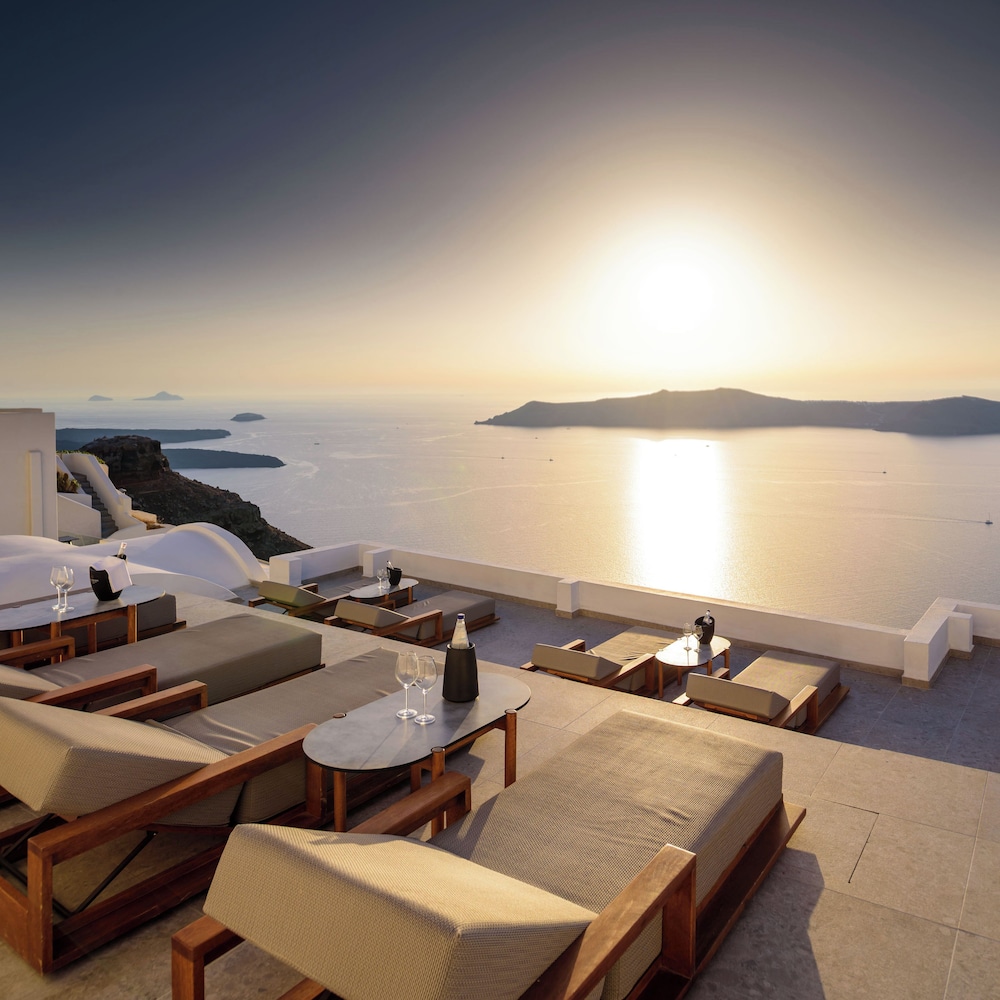 Andromeda Villas — Restaurant & bars in Imerovigli, South Aegean