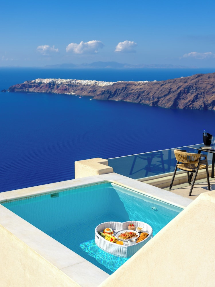 Andromeda Villas — Swimming pool in Imerovigli, South Aegean