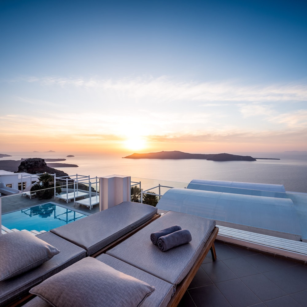Andromeda Villas — Swimming pool in Imerovigli, South Aegean
