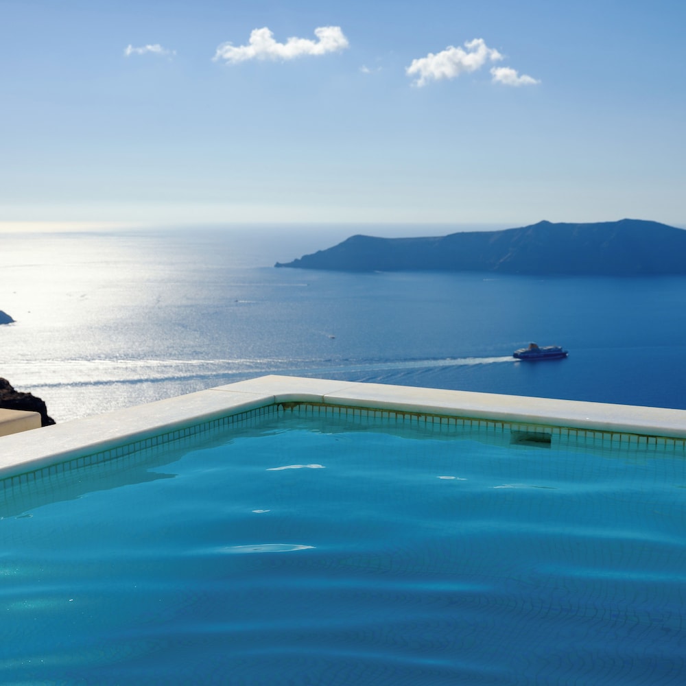 Andromeda Villas — Swimming pool in Imerovigli, South Aegean