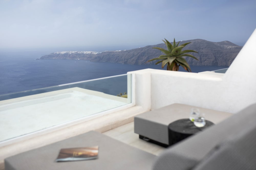 Andromeda Villas — Hotel rooms in Imerovigli, South Aegean