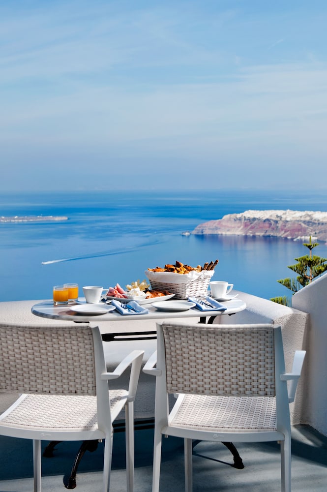 Andromeda Villas — Restaurant & bars in Imerovigli, South Aegean