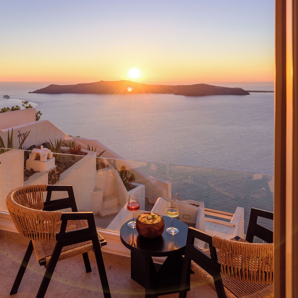 Andromeda Villas — Hotel rooms in Imerovigli, South Aegean