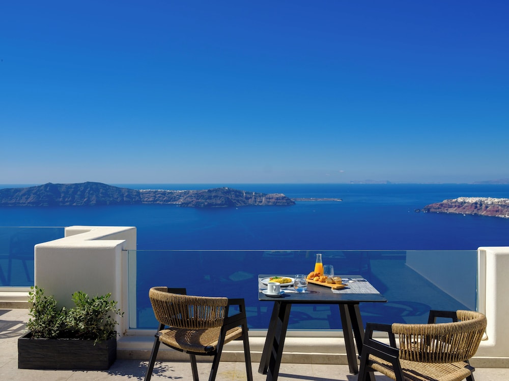 Andromeda Villas — Restaurant & bars in Imerovigli, South Aegean