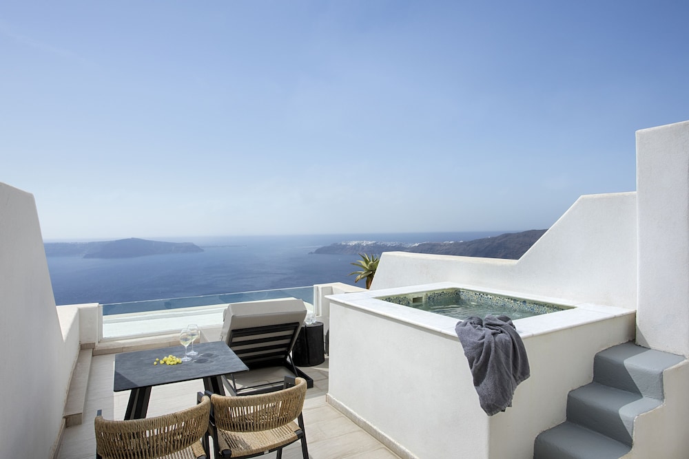 Andromeda Villas — Hotel rooms in Imerovigli, South Aegean