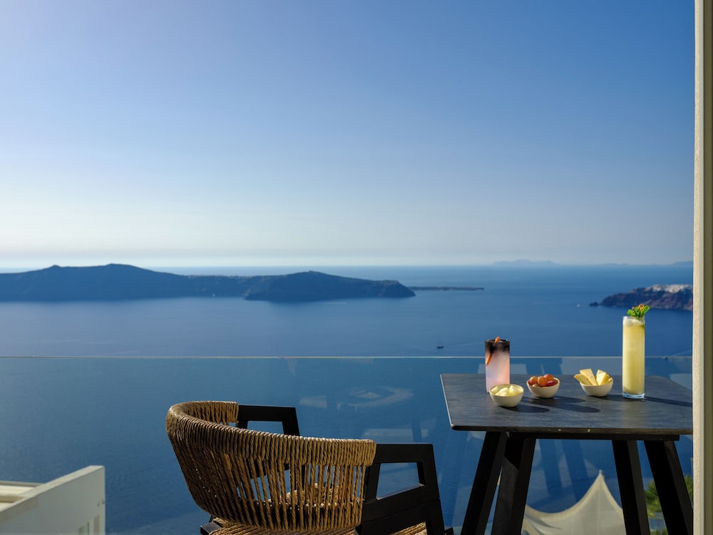 Andromeda Villas — Restaurant & bars in Imerovigli, South Aegean