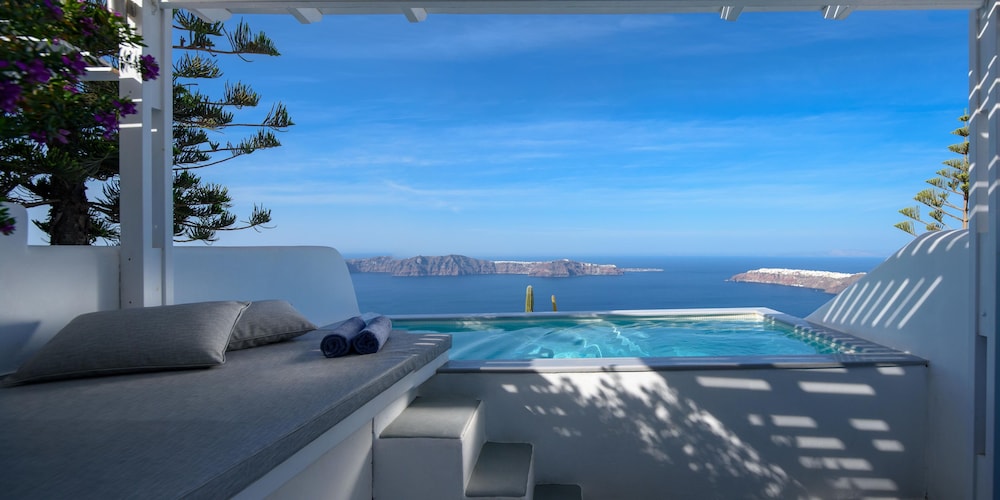 Andromeda Villas — Swimming pool in Imerovigli, South Aegean
